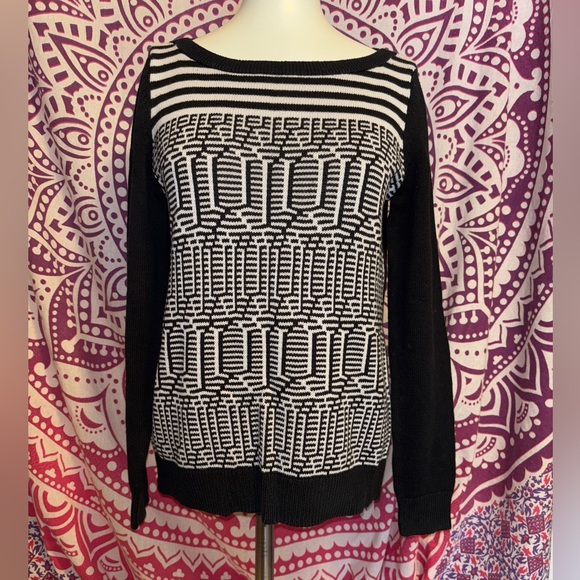 Banana Republic Black and White Intarsia Pullover Women’s Size Medium - Picture 1 of 8